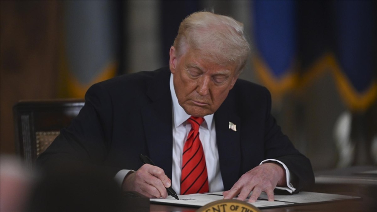Donald Trump otomobil tarifelerinin etkisini hafifletmeye yönelik kararnameye imza attı