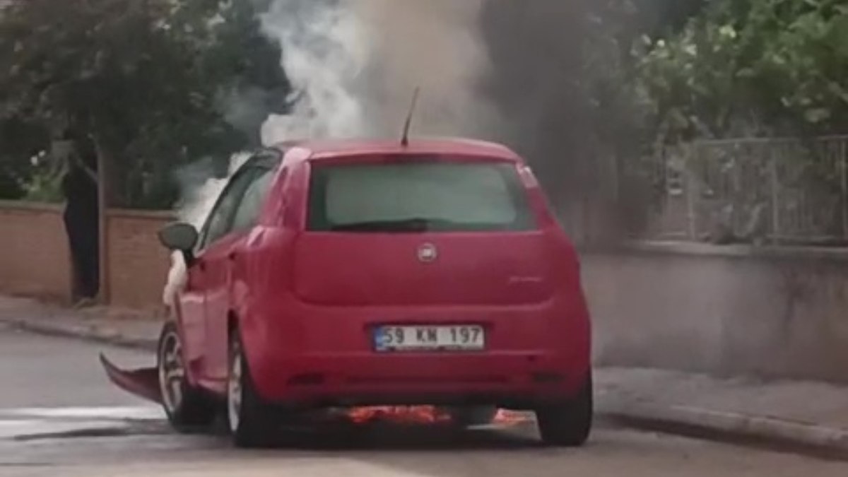Antalya'da yanan otomobili kaydeden çocukların videosu viral oldu