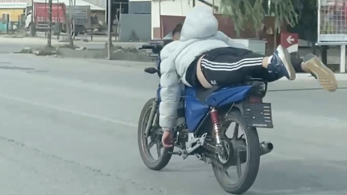 Tekirdağ’da motosikleti yüzüstü sürdü Tekirdağ’da motosikleti yüzüstü sürdü