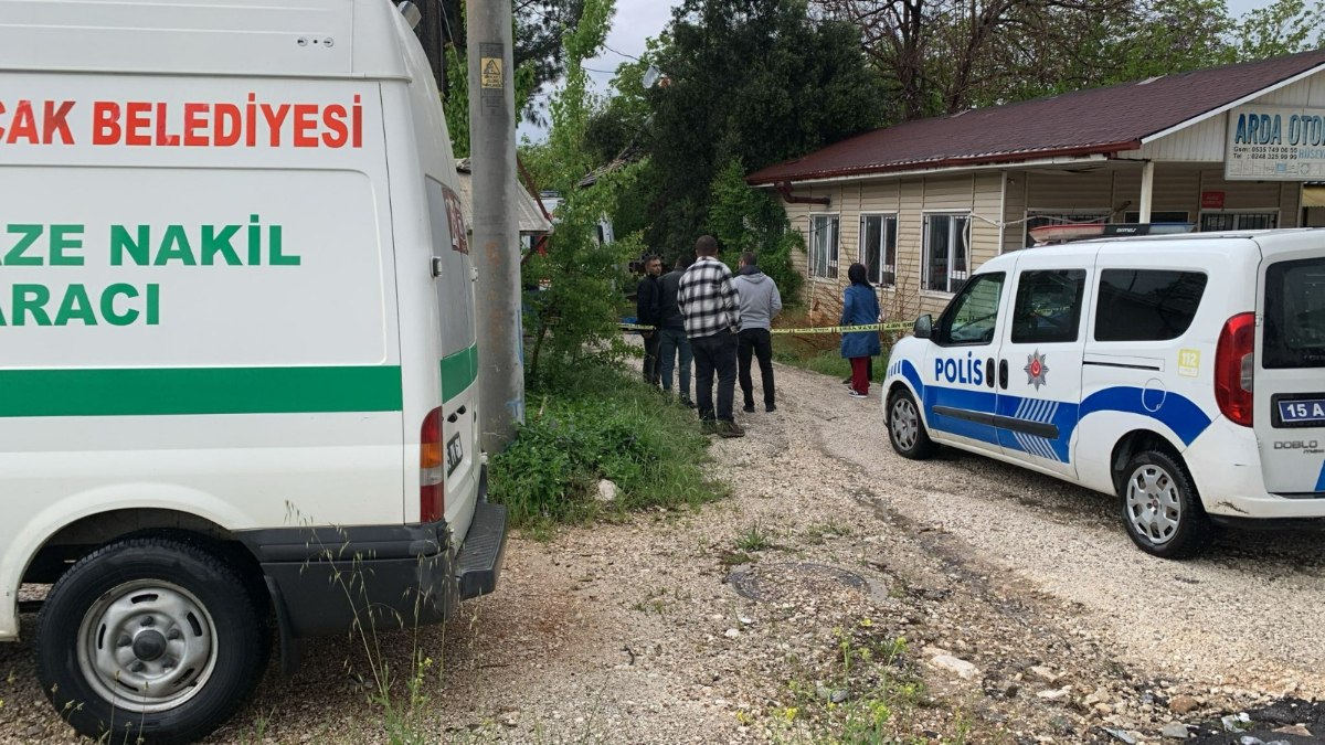 Burdur'da yol kenarında bulunan yaşlı kadından acı haber