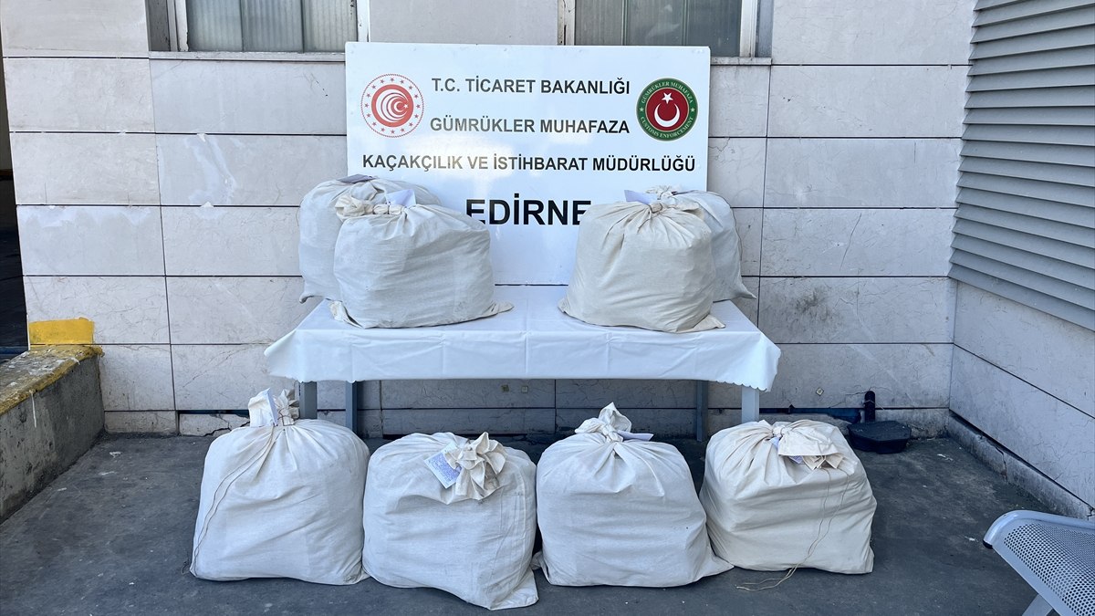 Edirne'de tarama yapılan otobüste 87 kilo uyuşturucu ele geçirildi