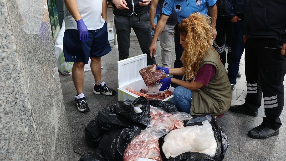 İzmir'den Antalya'ya yolcu otobüsüyle getirilen 300 kilo et imha edildi