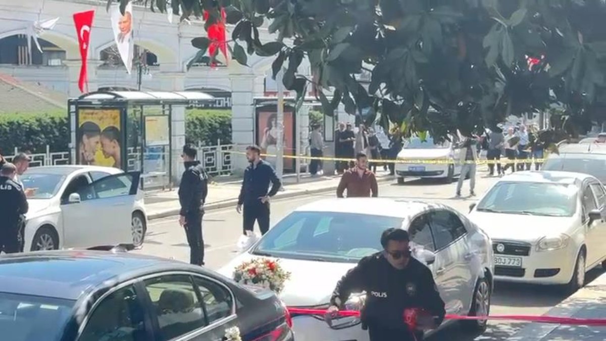 İstanbul'da motosikletli şüpheliler bir aracı kurşunladı: 1 ölü