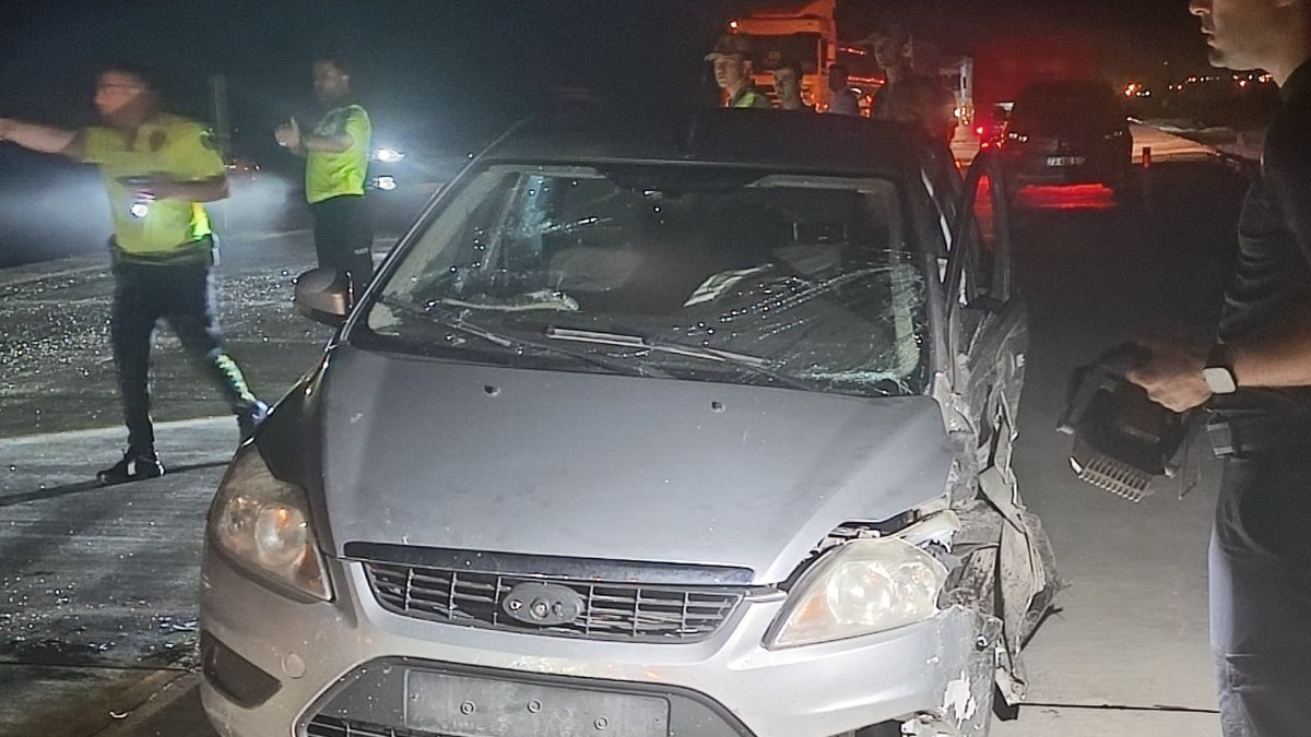 Şırnak'ta hafif ticari araç ile otomobil çarpıştı: 6 yaralı