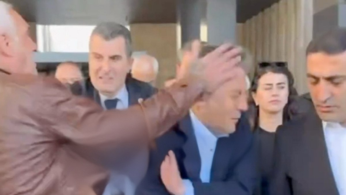 AKM'de Özgür Özel'e saldırı