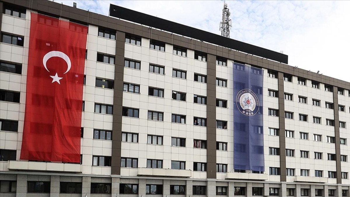 İstanbul Emniyet Müdürlüğü'nden "Özgür Özel'in makam aracı kapalı otoparka alınmadı" iddiasına yanıt