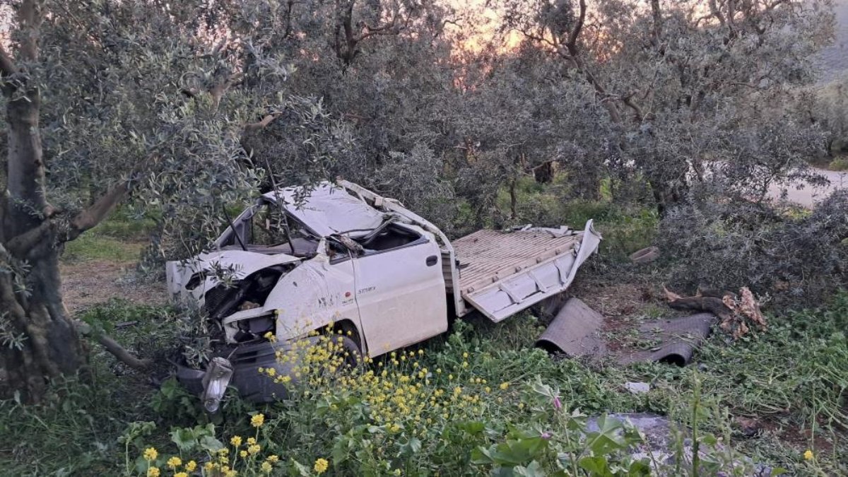 Bursa'da hurdaya dönen kamyonetten sürücüsü sağ çıktı