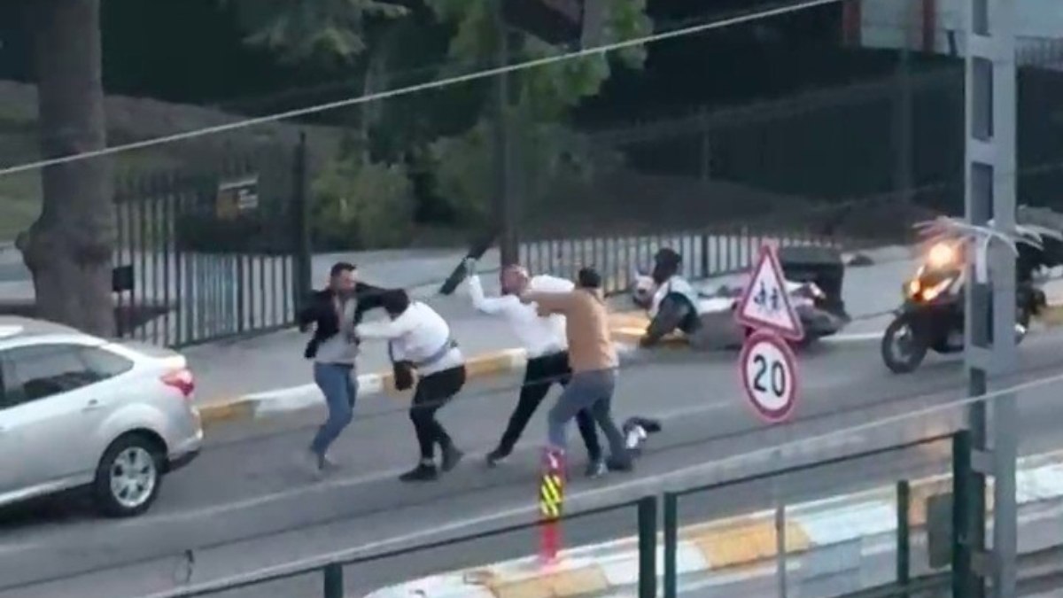 İstanbul'da sürücülerin yol verme kavgası