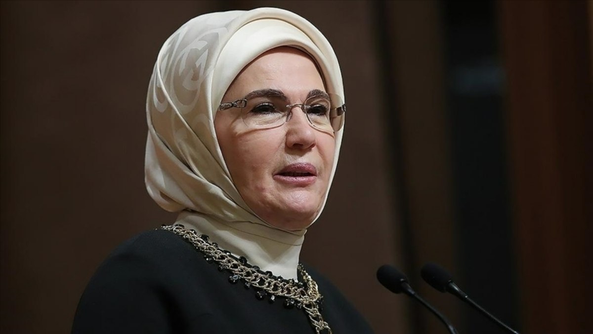 Emine Erdoğan, Dünya Ebeler Günü'nü kutladı