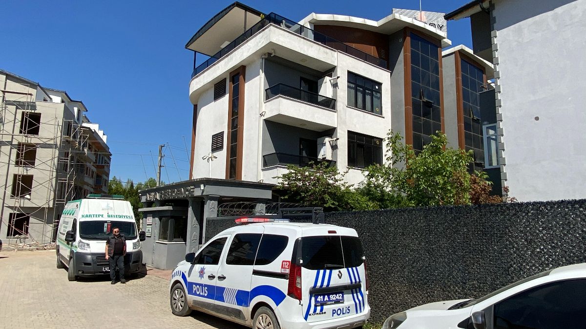 Kocaeli'nde evinde doğalgaz borusuna asılı halde ölü bulundu