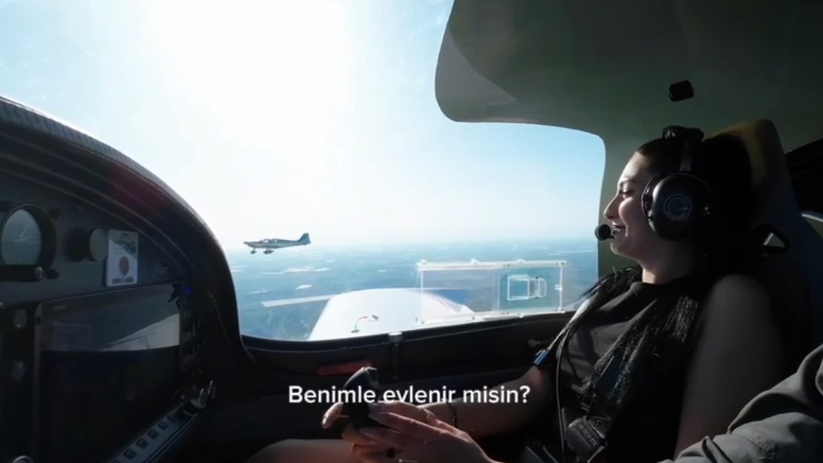 Adana'da bir pilottan diğerine gökyüzünde evlilik teklifi