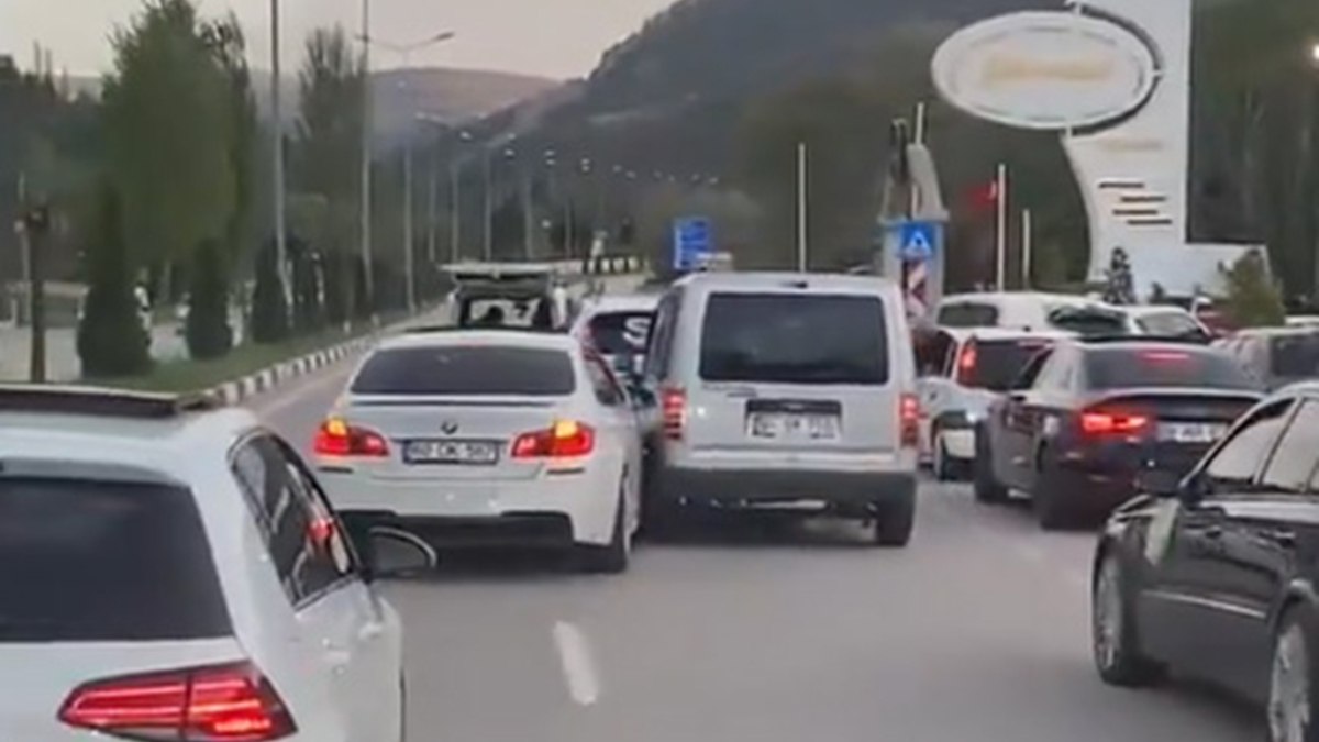 Tokat'ta düğün konvoyunda tehlikeli inatlaşma