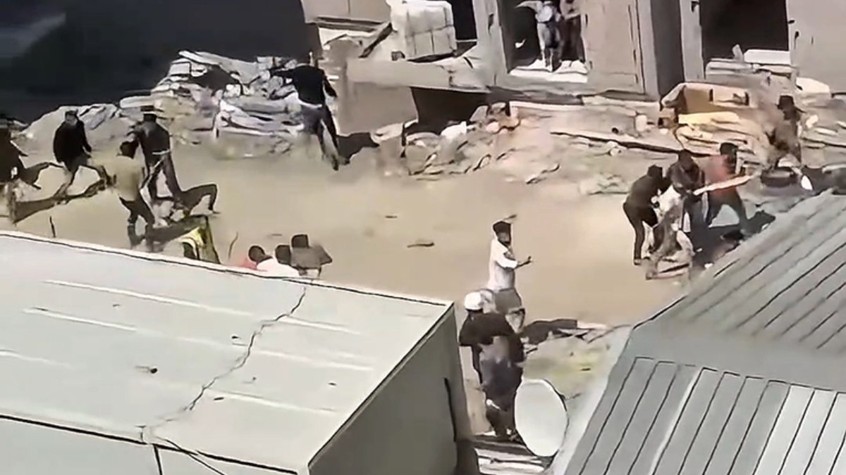 İstanbul Gaziosmanpaşa'da inşaat işçileri birbirine girdi