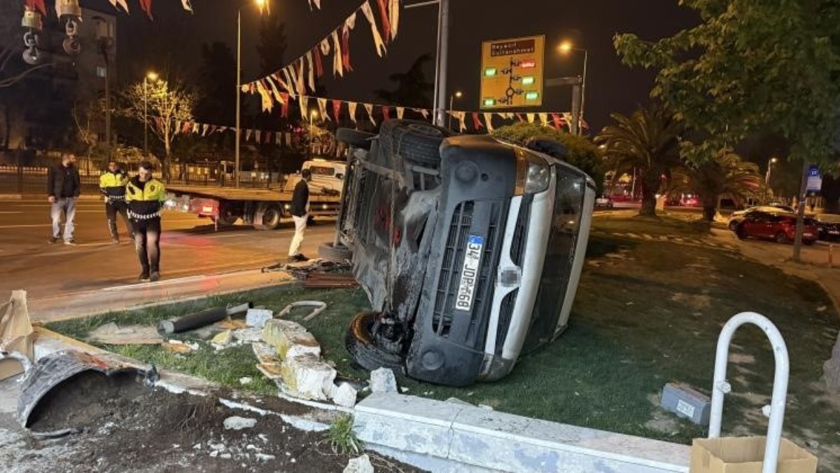 İstanbul'da kontrolden çıkan ticari araç yan yattı