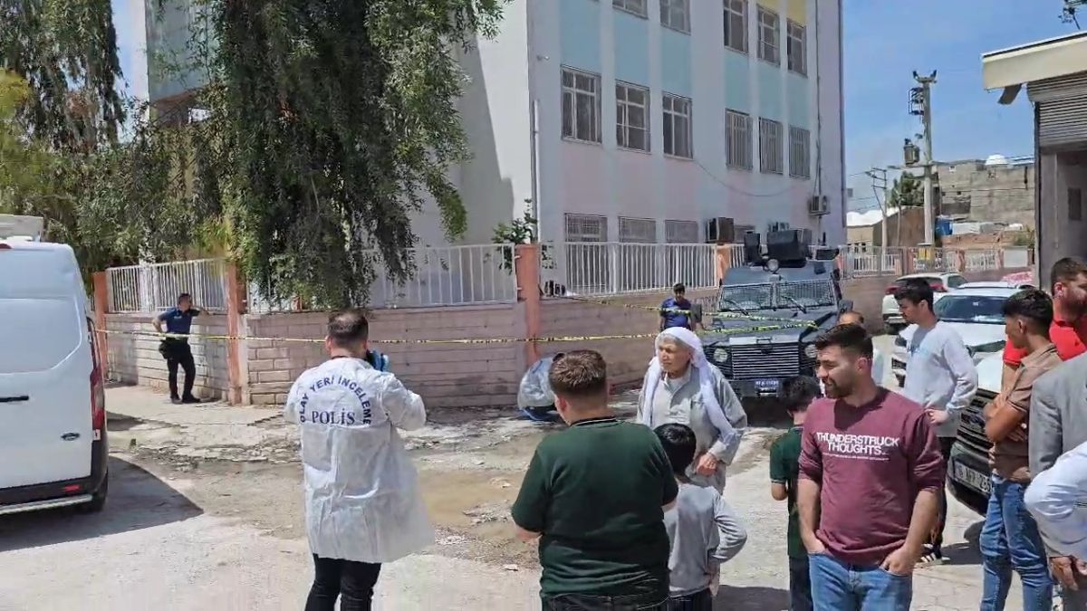 Mardin'de okulun bahçesinde silahlı saldırıya uğrayan öğretmen: Hayatını kaybetti