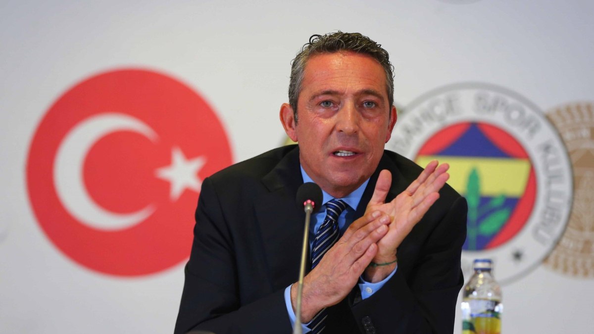 Ali Koç'a İstanbul Boğazı'nda protesto: İstifa pankartıyla yalısının önünden geçtiler