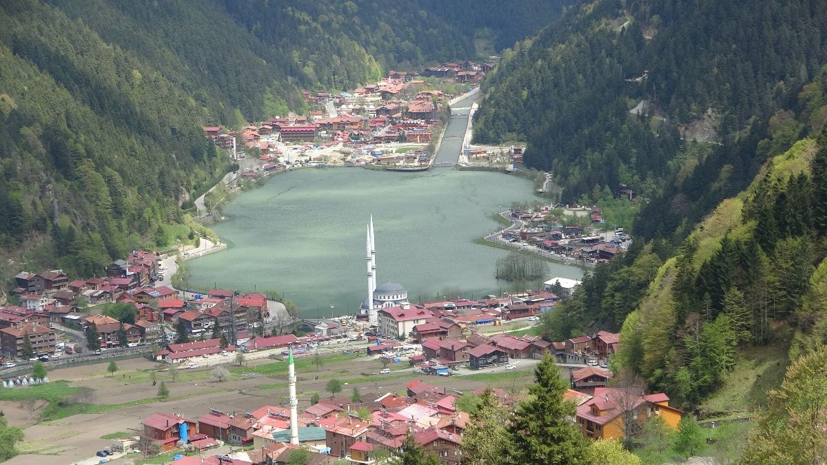 Dünyaca ünlü Uzungöl'de yeni turizm sezonu için geri sayım başladı