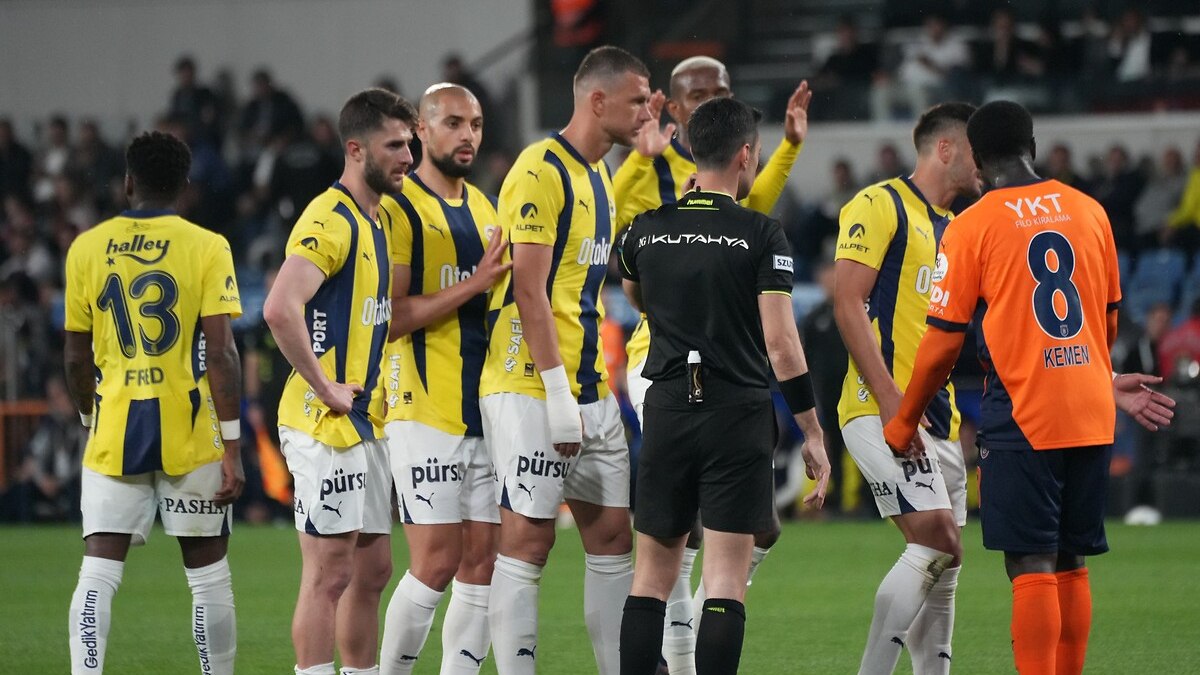Fenerbahçe'de Sofyan Amrabat ve İsmail Yüksek cezalı duruma düştü