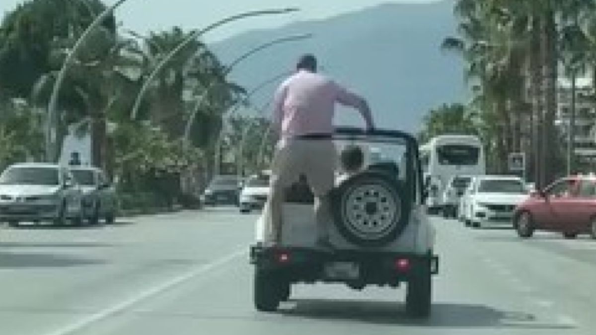 Alanya'da güvenlik kurallarını hiçe saydı: Araç üzerinde akrobatik hareket yaptı