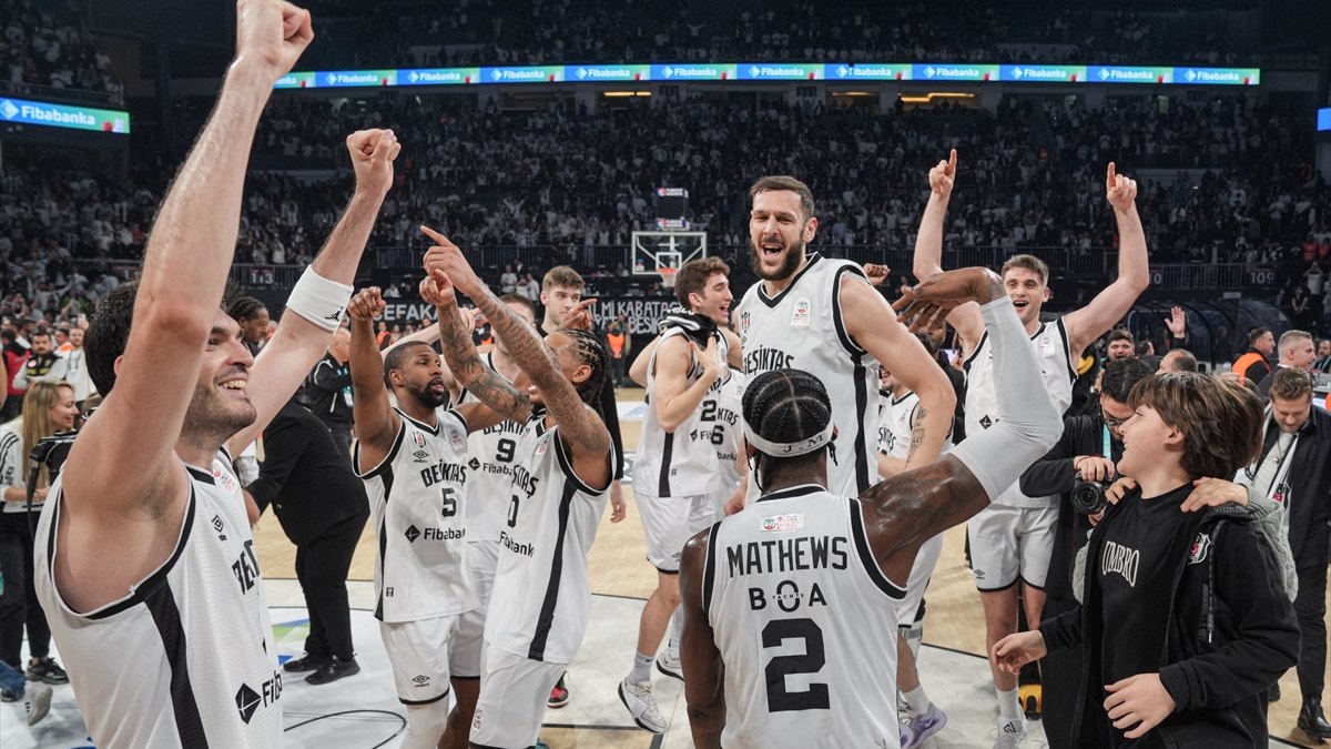 Beşiktaş, pota derbisinde Fenerbahçe'yi mağlup etti