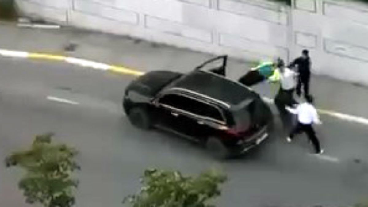 İstanbul'da tekmeli yumruklu yol verme kavgası
