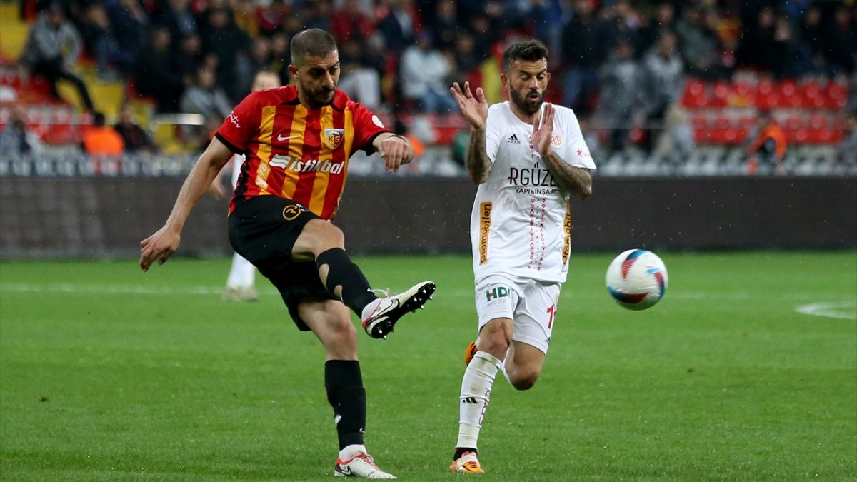Kayserispor konuk ettiği Antalyaspor'u 3 golle geçti