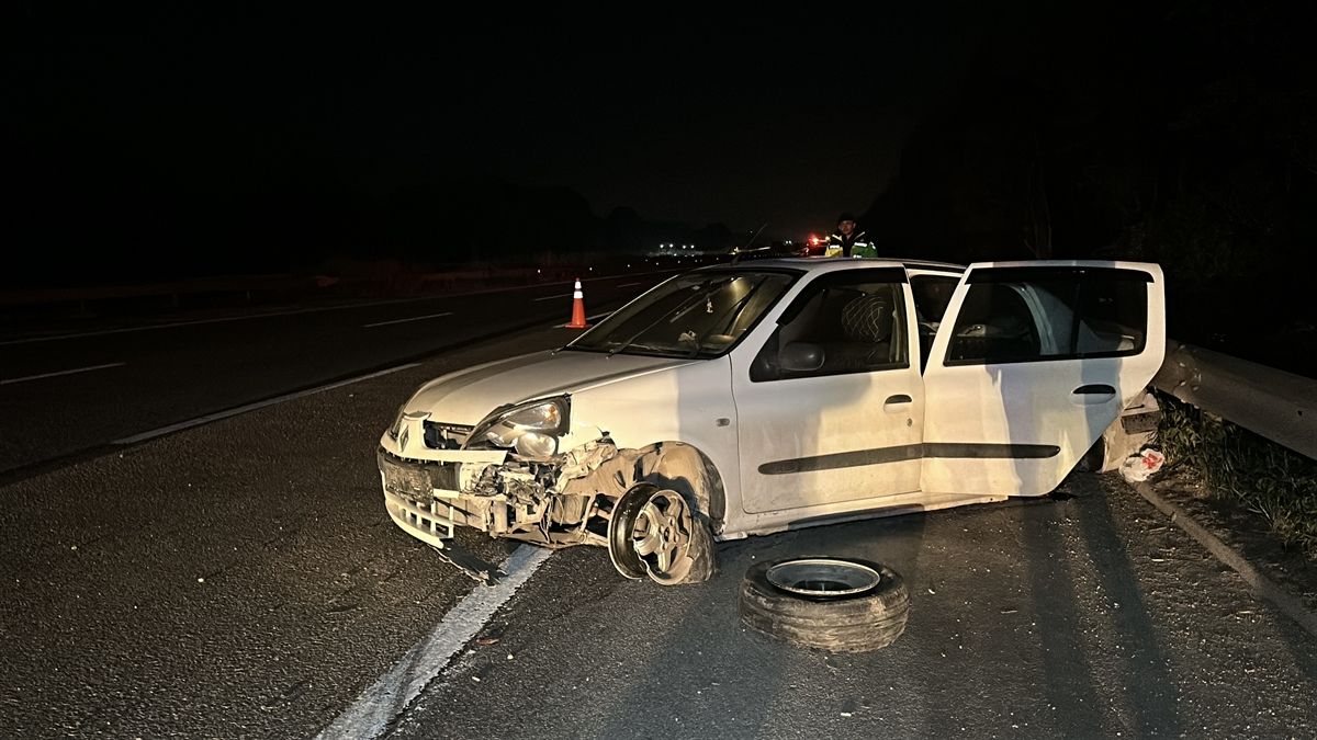 Düzce'de bariyere çarpan otomobildeki 4 kişi yaralandı