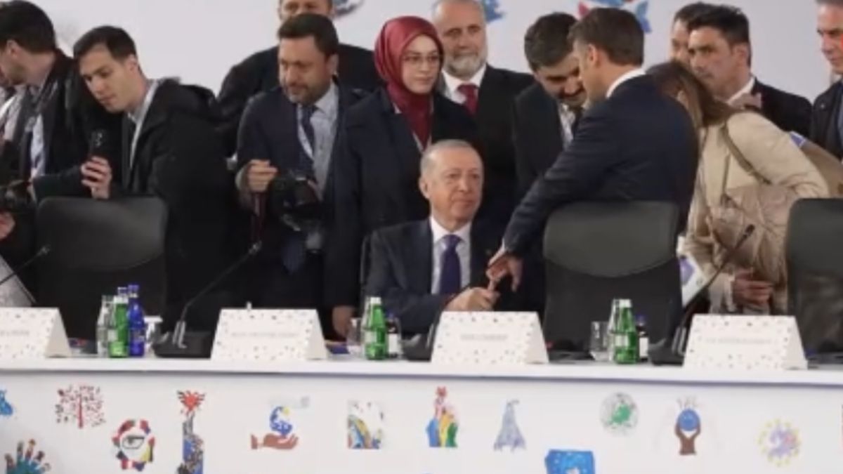 Cumhurbaşkanı Erdoğan-Macron görüşmesinden dikkat çeken anlar