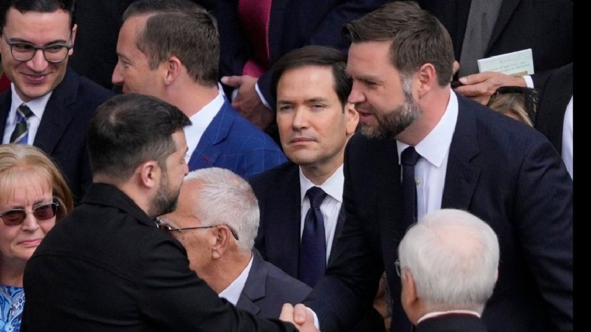 Vladimir Zelensky, JD Vance ile el sıkıştı