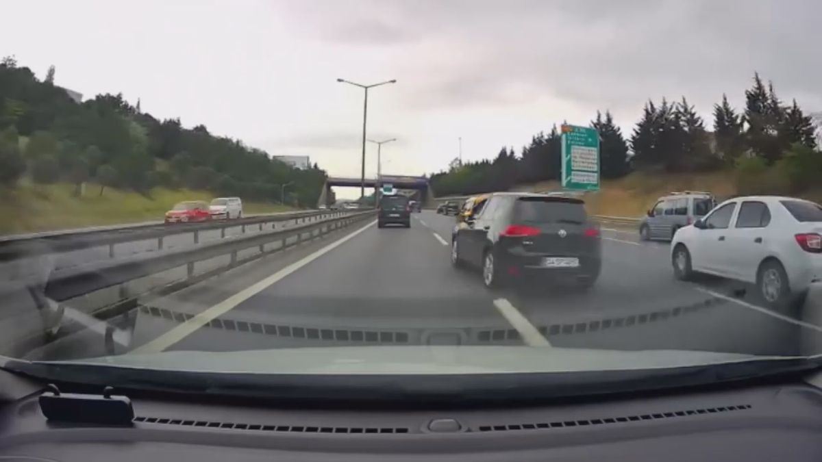 İstanbul'da makas atan otomobilin yaptığı kaza kamerada