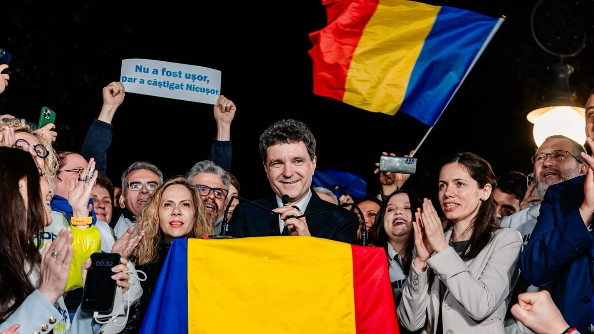 Romanya'da cumhurbaşkanı seçimini bağımsız aday Nicuşor Dan kazandı
