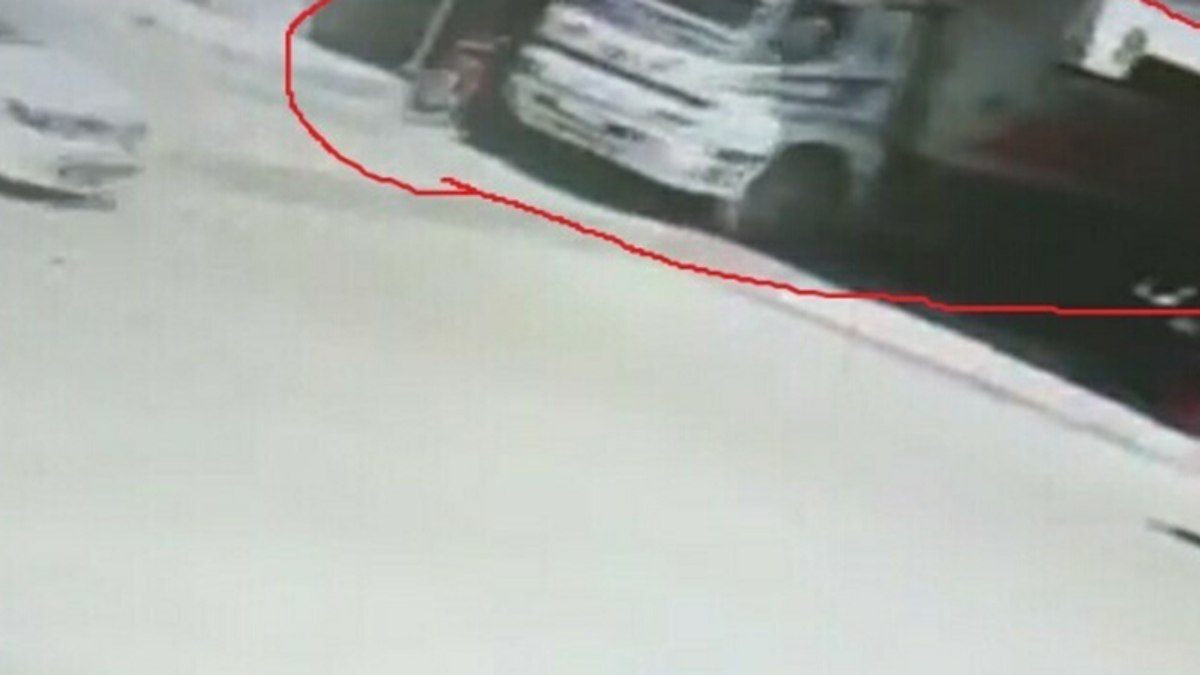 İzmir'de kamyonun çarptığı motosikletteki 1 kişi öldü