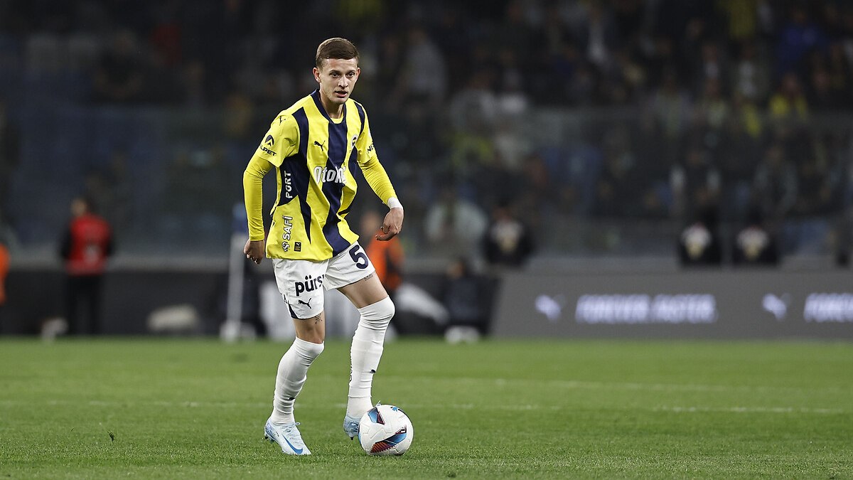 Sebastian Szymanski, profil resminden Fenerbahçe'yi kaldırdı
