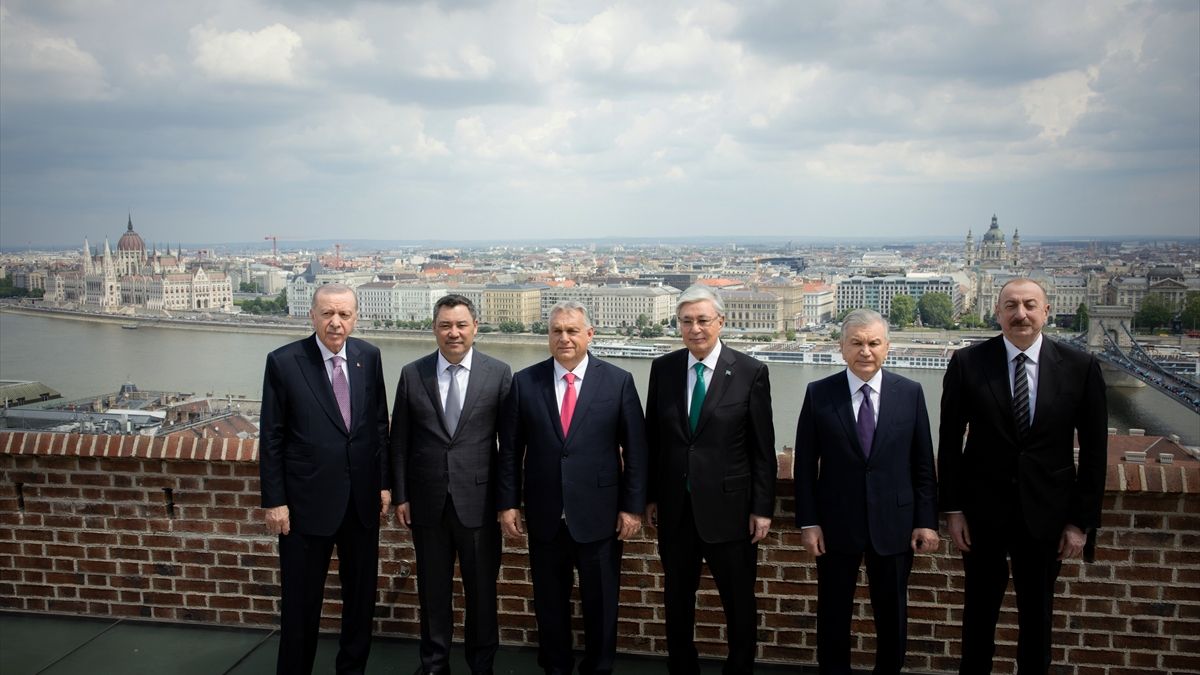 Cumhurbaşkanı Erdoğan Macaristan'da: Budapeşte'de hatıra fotoğrafı