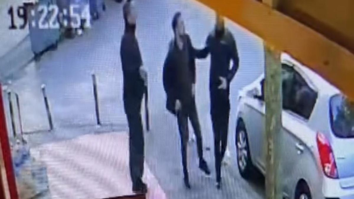 İstanbul'da güpegündüz silahlı saldırı: Husumetlilerini saklayan şahsı vurdular