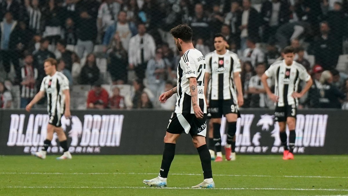 Beşiktaş son iç saha maçından yenilgiyle ayrıldı