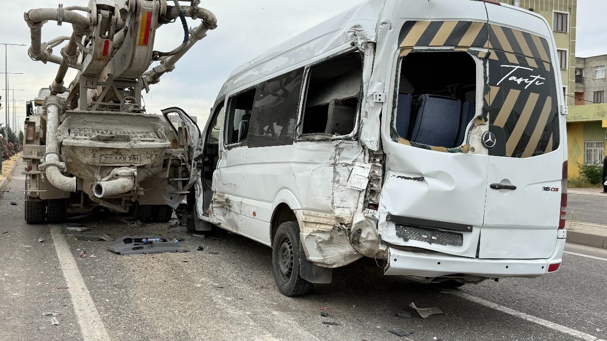Diyarbakır'da otomobil, beton mikseri ve minibüs çarpıştı: 11 yaralı