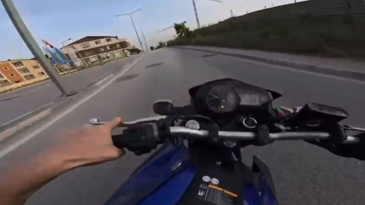 Bursa'da motosiklet sürücüsü drift atarken kaza yaptı