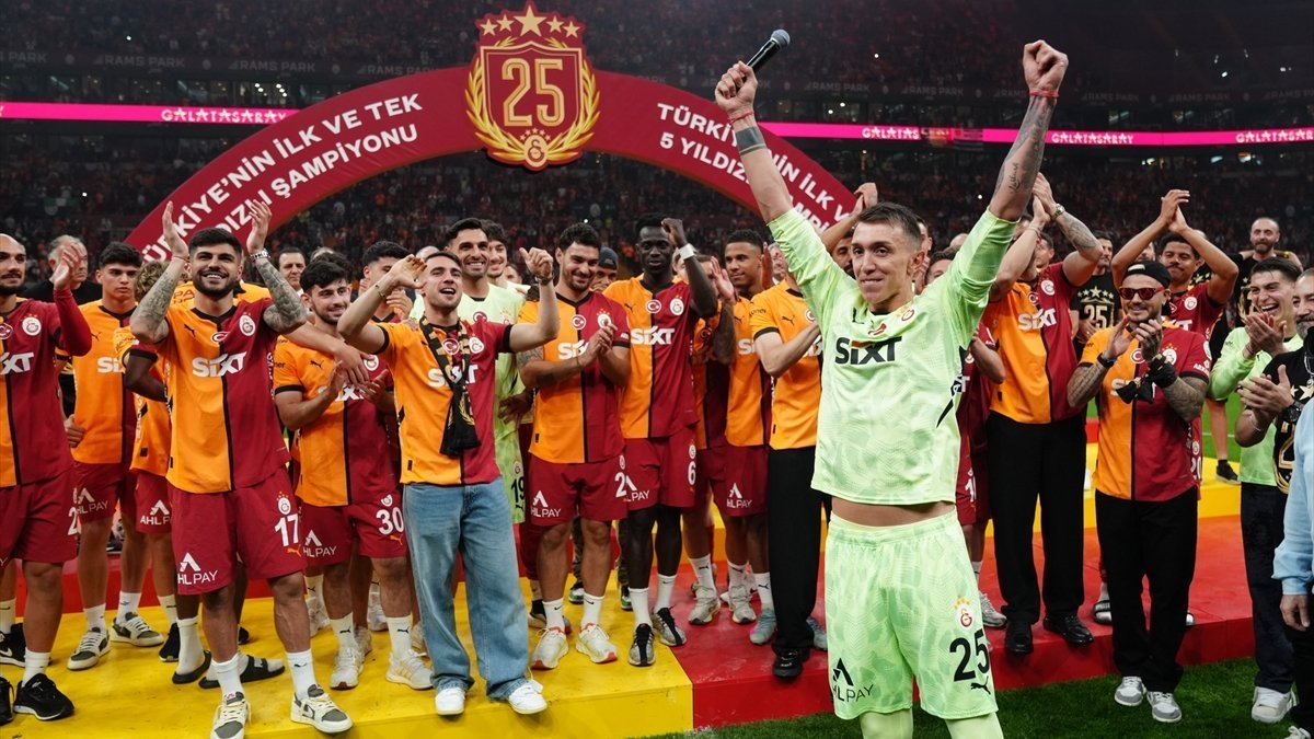Galatasaray'da futbolcular 1 aylık izne çıktı