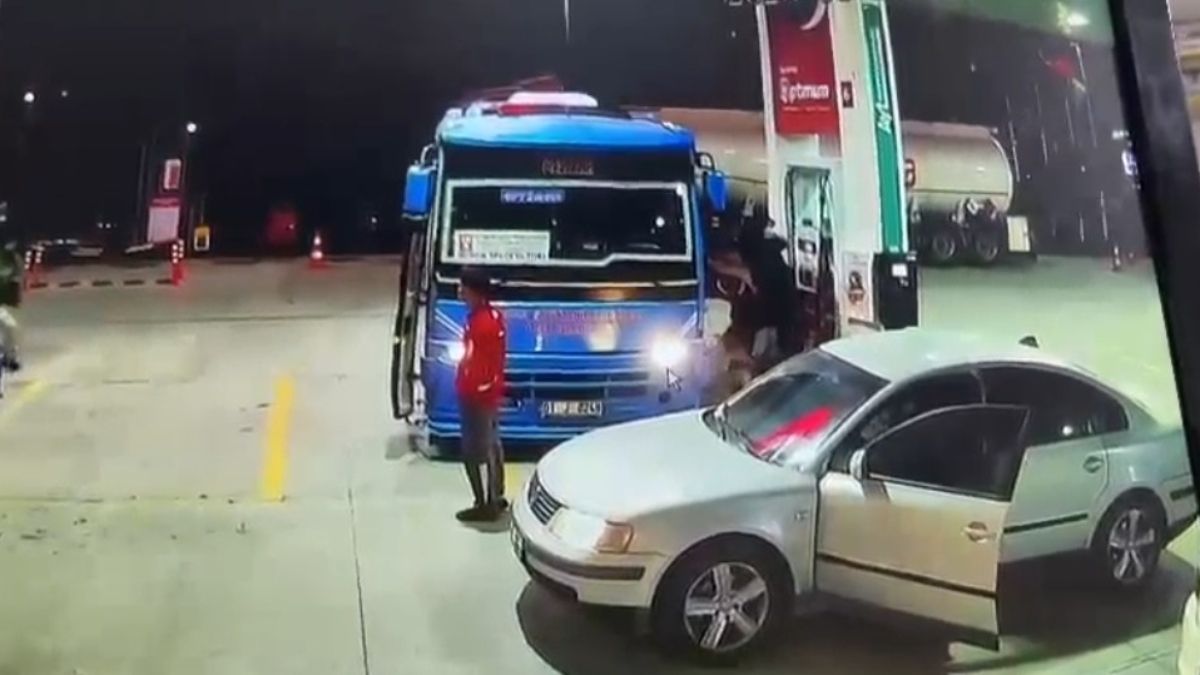 Adana'da sürücülerin güzergah kavgası kamerada