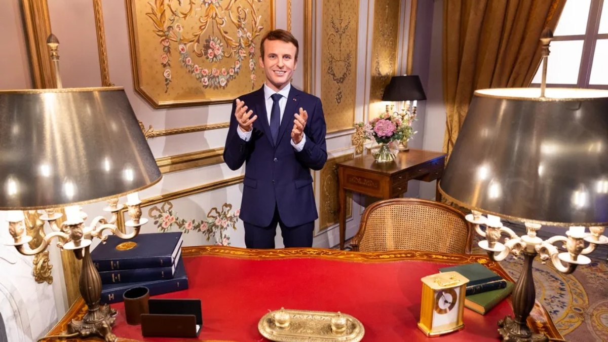 Emmanuel Macron'un bal mumu heykeli çalındı