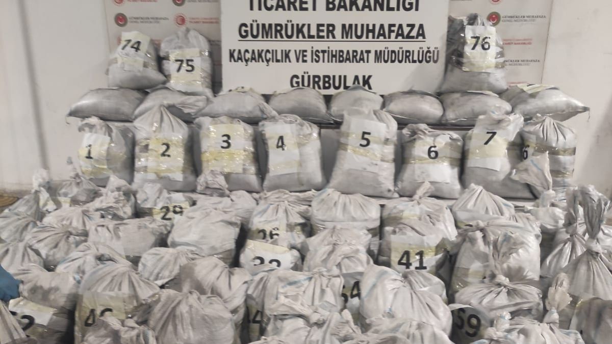 Ağrı'daki Gürbulak Gümrük Kapısı'nda 1 ton 870 kg uyuşturucu ele geçirildi