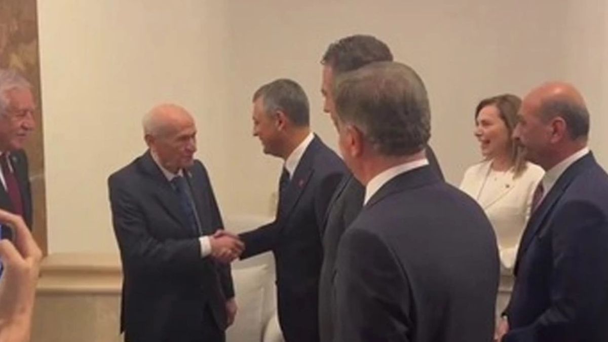 Devlet Bahçeli'den Özgür Özel'e: Maşallah çok hareketlisiniz