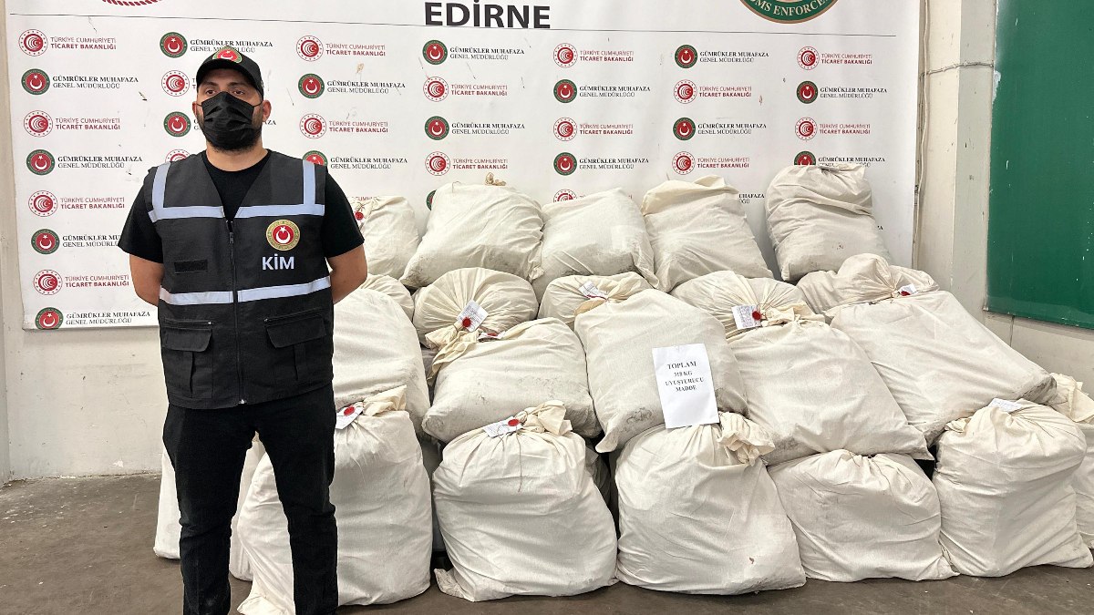 Edirne'de iki tırda 318 kilogram uyuşturucu ele geçirildi