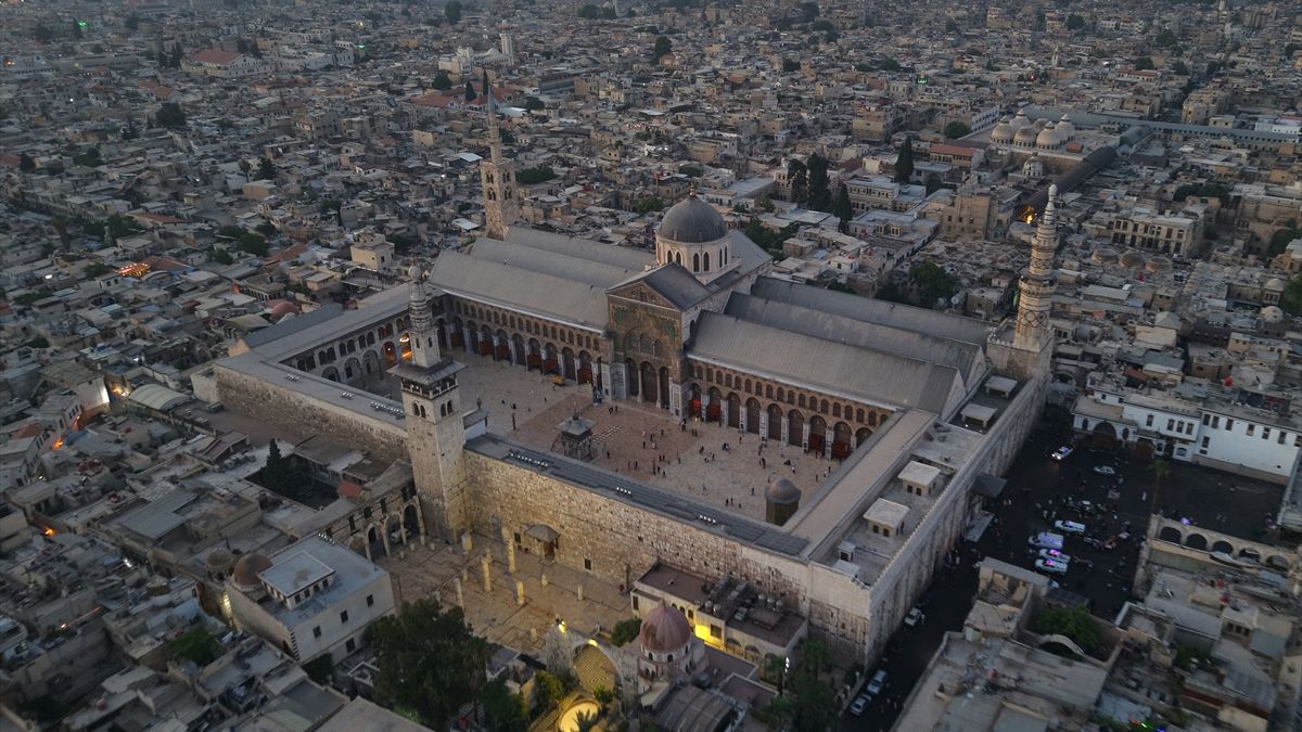 Baas rejiminin yıkılması sonrası Suriye'de ilk Kurban Bayramı namazı kılındı