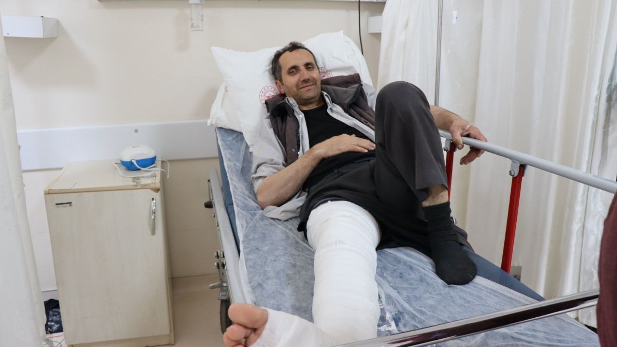 Erzurum'da üzerine kurbanlık düştü: Ayağı kırıldı