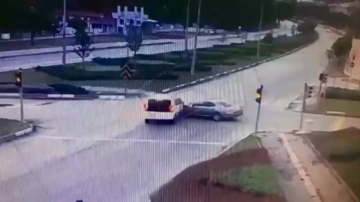 Amasya'da ticari araç ile otomobil çarpıştı: 5 yaralı