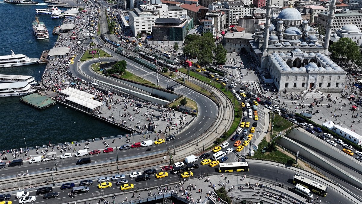 İstanbul'da Tarihi Yarımada'da bayram yoğunluğu yaşanıyor