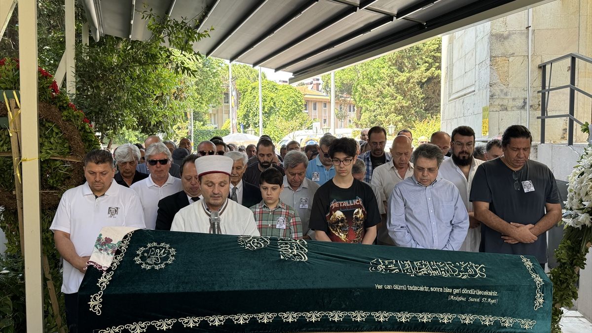Adına 'Mona Roza' şiirininin yazıldığı Muazzez Akkaya Giray son yolculuğuna uğurlandı