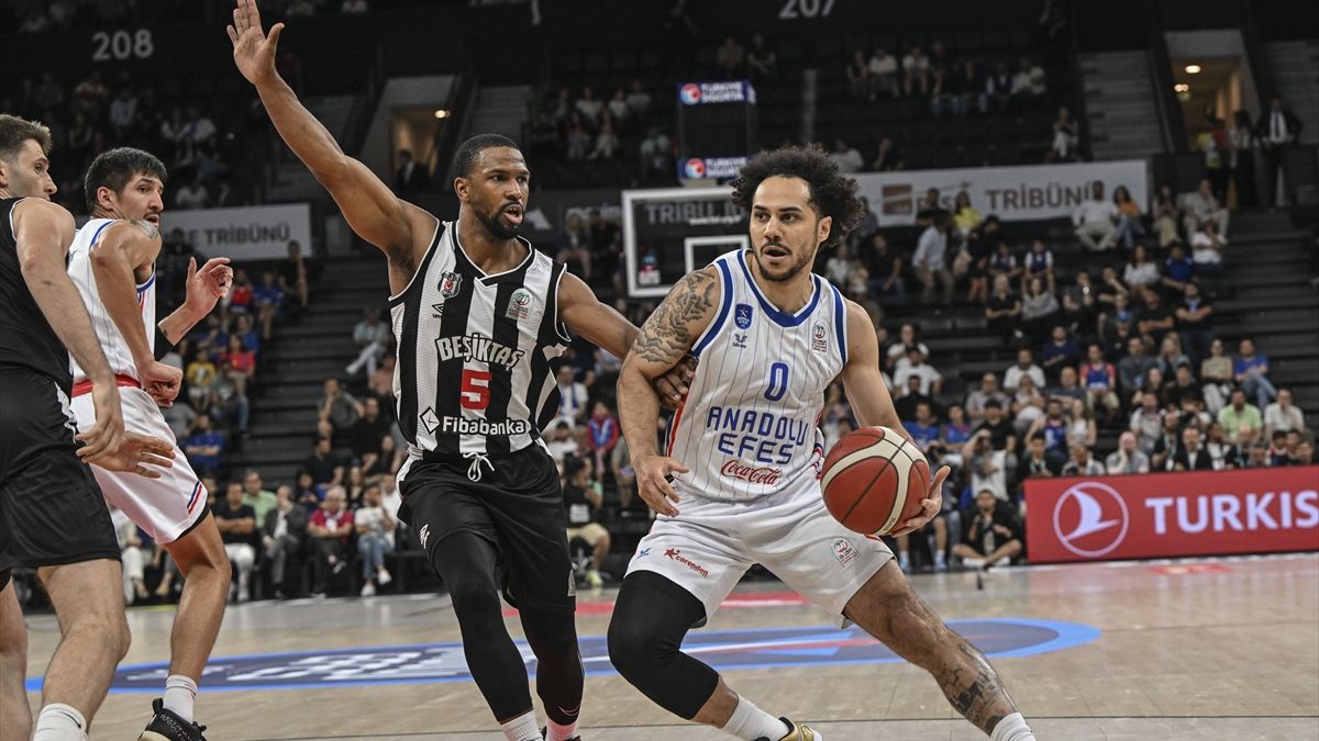 Anadolu Efes - Beşiktaş yarı final serisinde dördüncü maç heyecanı